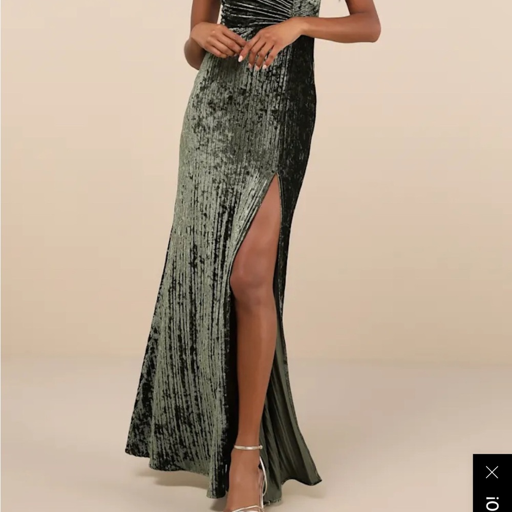 Lulu's Strapless Velvet Dress in Olive Green